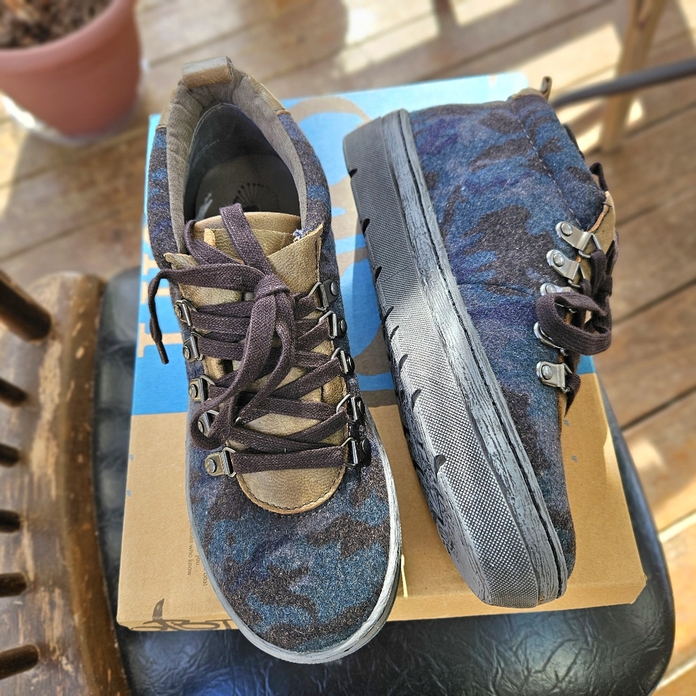 New OTBT Wool Leather Sneakers